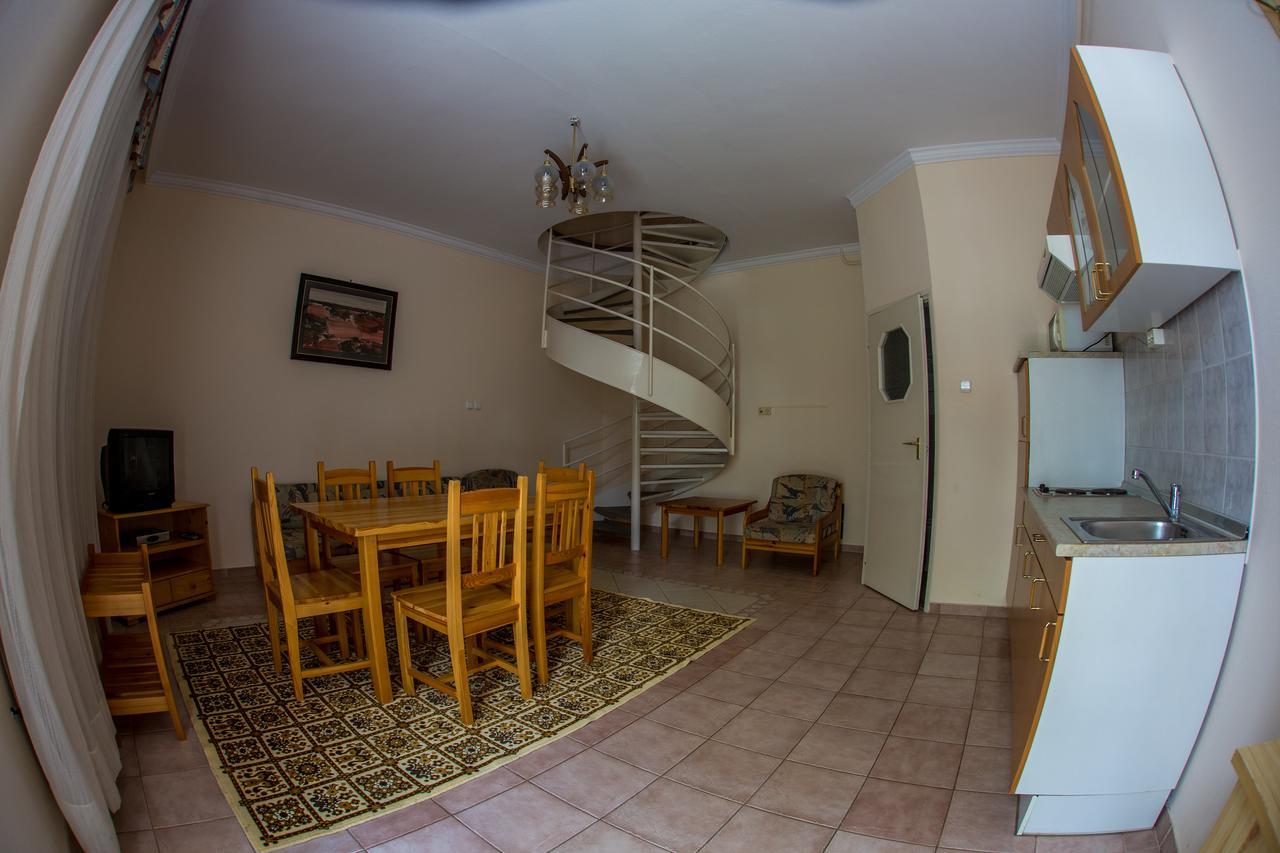 Aqua Line Apartmanház Hajdúszoboszló Exterior foto