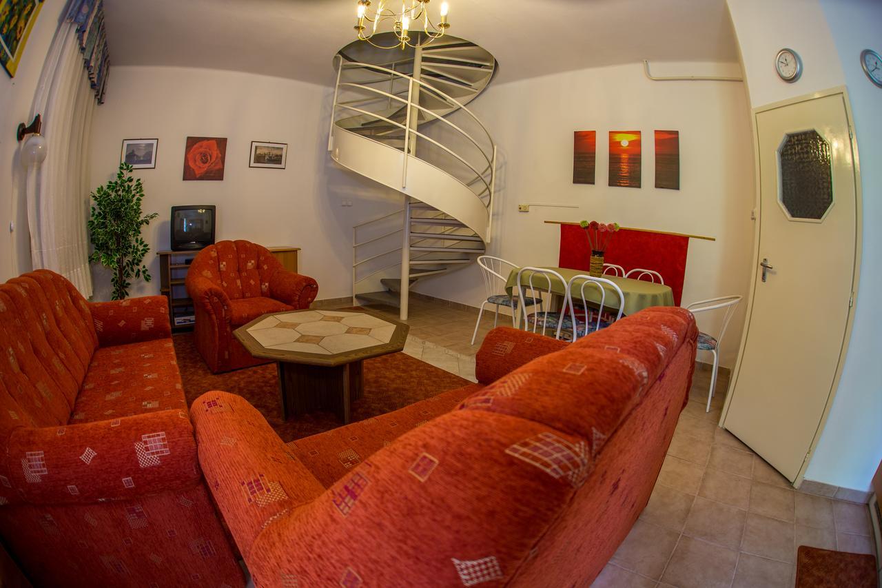 Aqua Line Apartmanház Hajdúszoboszló Exterior foto