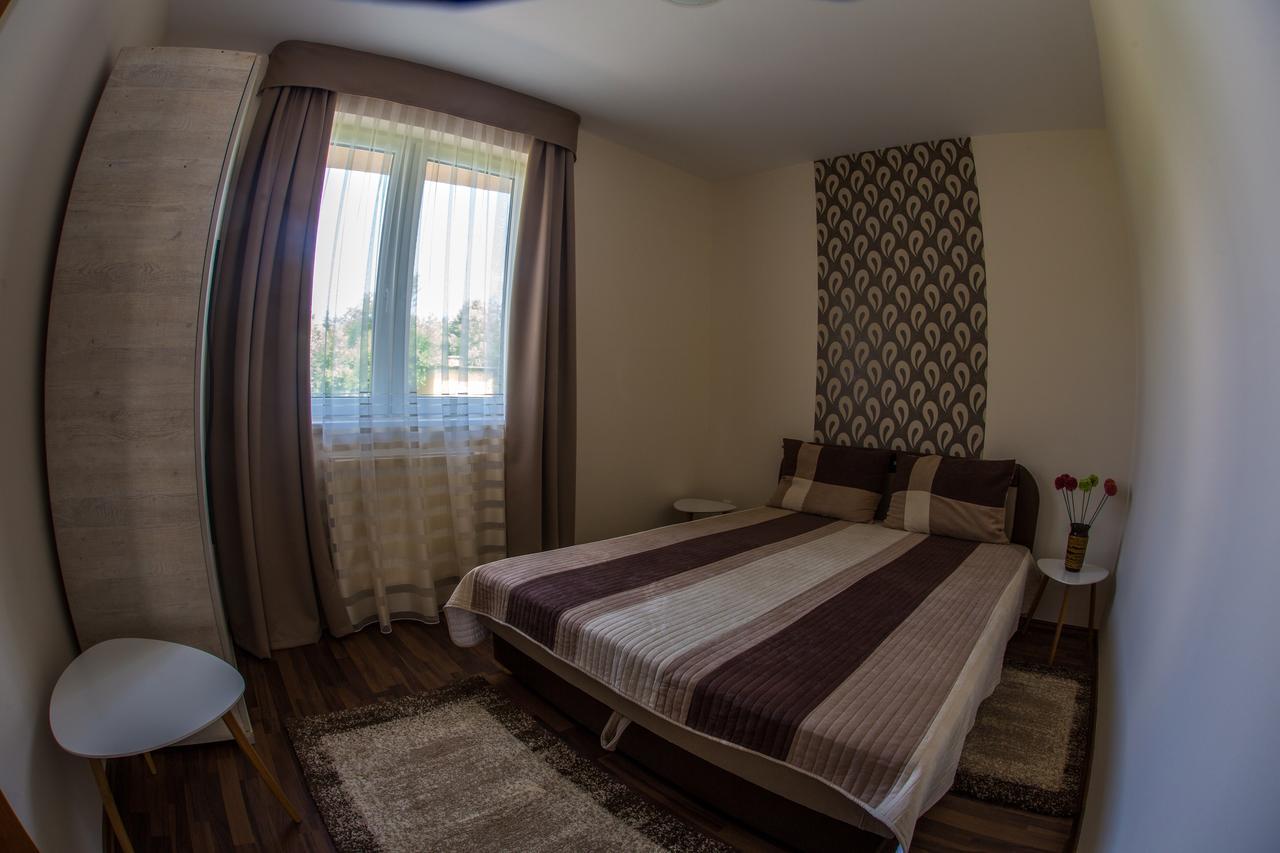 Aqua Line Apartmanház Hajdúszoboszló Exterior foto