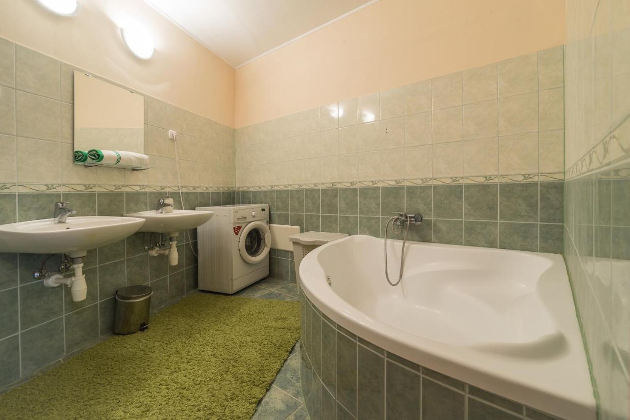 Aqua Line Apartmanház Hajdúszoboszló Exterior foto